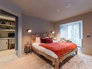 2 عدّة غرف نوم ومكواة/لوح كي وواي فاي مجانًا وملاءات أسرّة