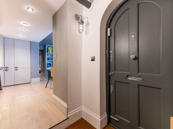 المنشأة من الداخل