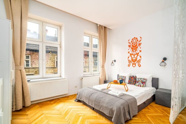 Iron/ironing board, free WiFi, bed sheets