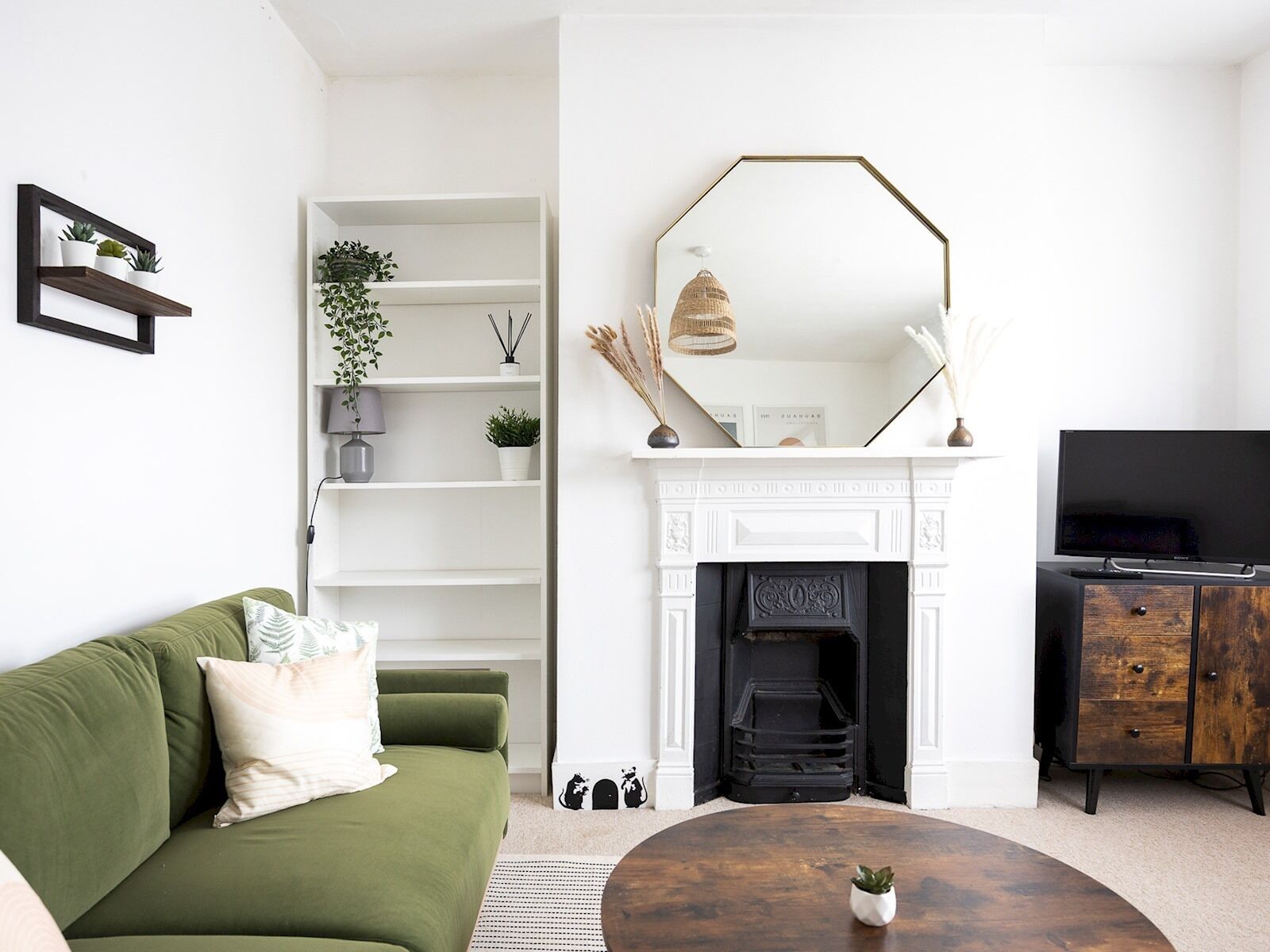 Télévision, cheminée