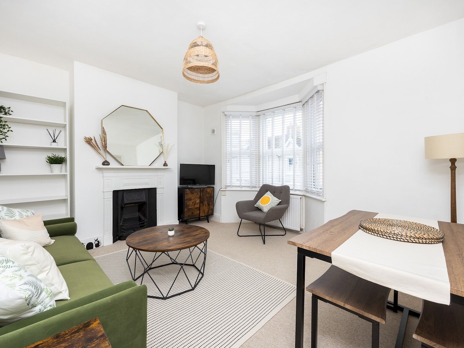 Télévision, cheminée