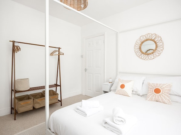 2 bedrooms, iron/ironing board, free WiFi, bed sheets