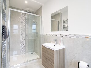 Shower, hair dryer, towels