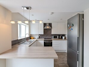 Réfrigérateur, micro-ondes, four, cafetière/bouilloire