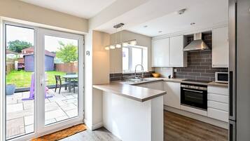 Fridge, microwave, oven, coffee/tea maker