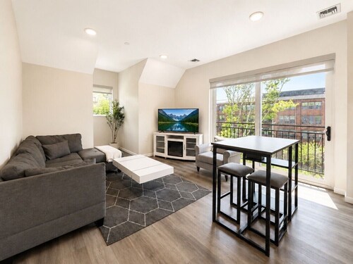 Prime Yale Living in Modern Wooster Square