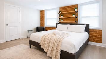 Desk, iron/ironing board, WiFi, bed sheets