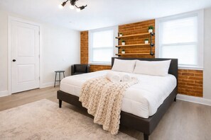 Desk, iron/ironing board, WiFi, bed sheets