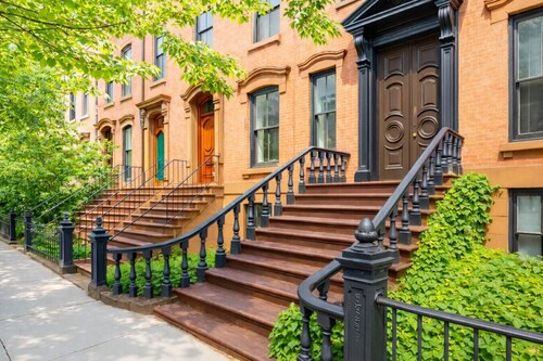 Prime Yale Studio Steps to Sallys Apizza