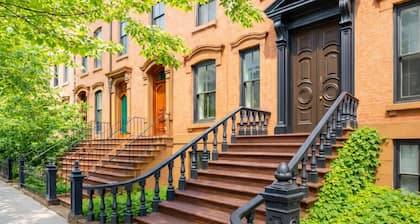 Prime Yale Studio Steps to Sallys Apizza