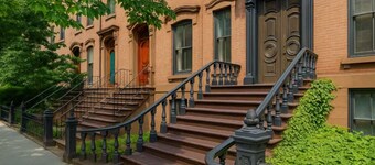 Prime Yale Studio Steps to Sallys Apizza