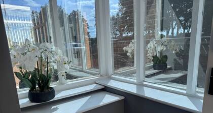 9 Guests - Free Parking - Cozy 3 Bedrooms