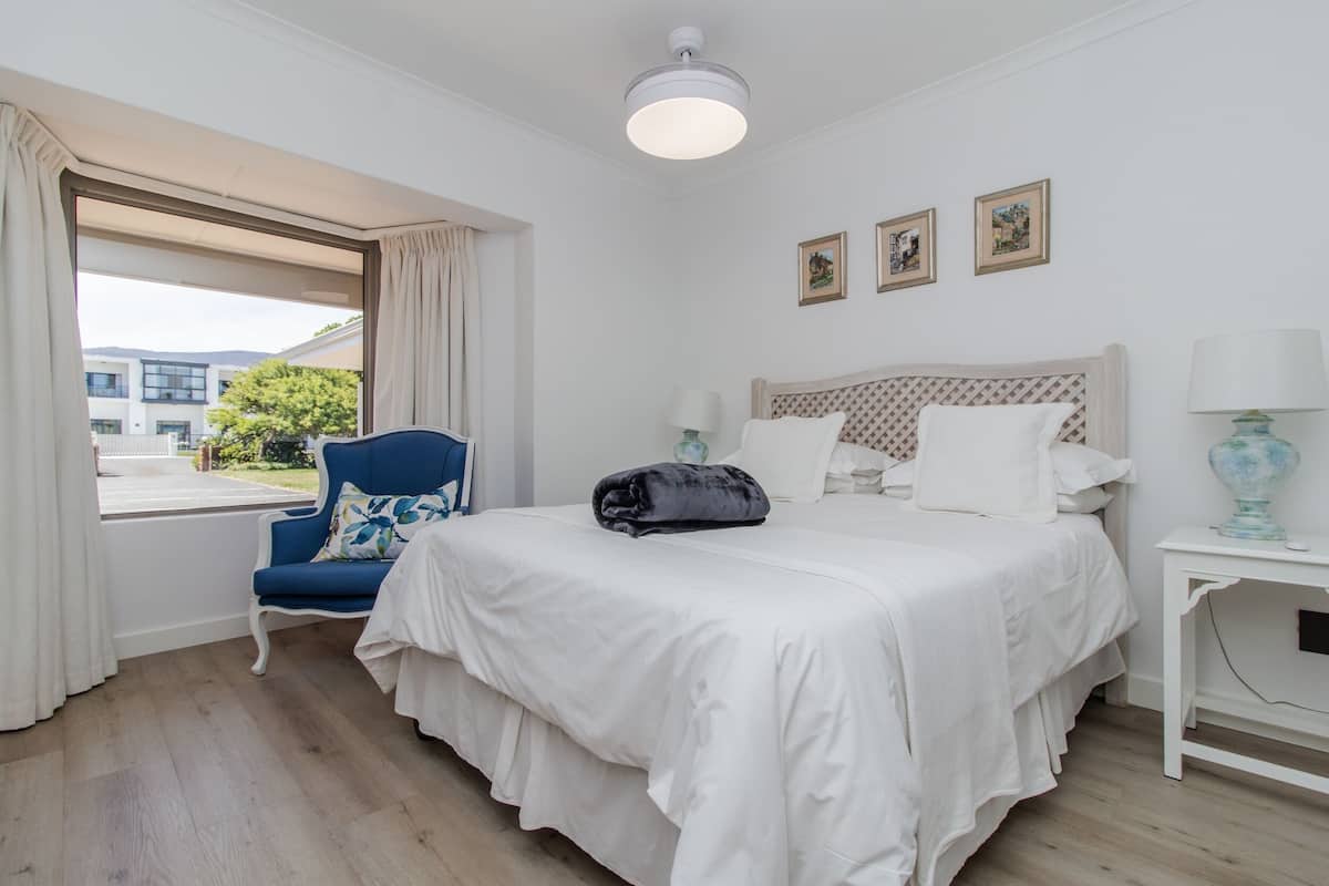 Deluxe Double Room, Mountain View, Ground Floor | In-room safe, free WiFi