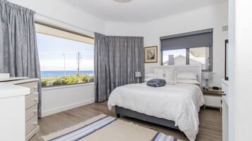 Dobbeltrom – deluxe, sjøutsikt, 1. etasje | Safe på rommet og wi-fi (inkludert)