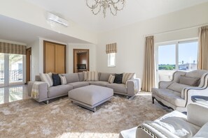 TV - Barra Prime 4 Bedroom Duplex Quinta do Lago Sal (Quinta do Lago)