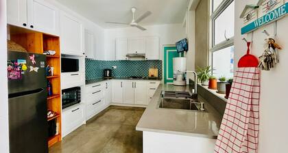 Villa 316, Beach‑Vibe Urban Villa – a Family Home just 20 Min to Colombo City