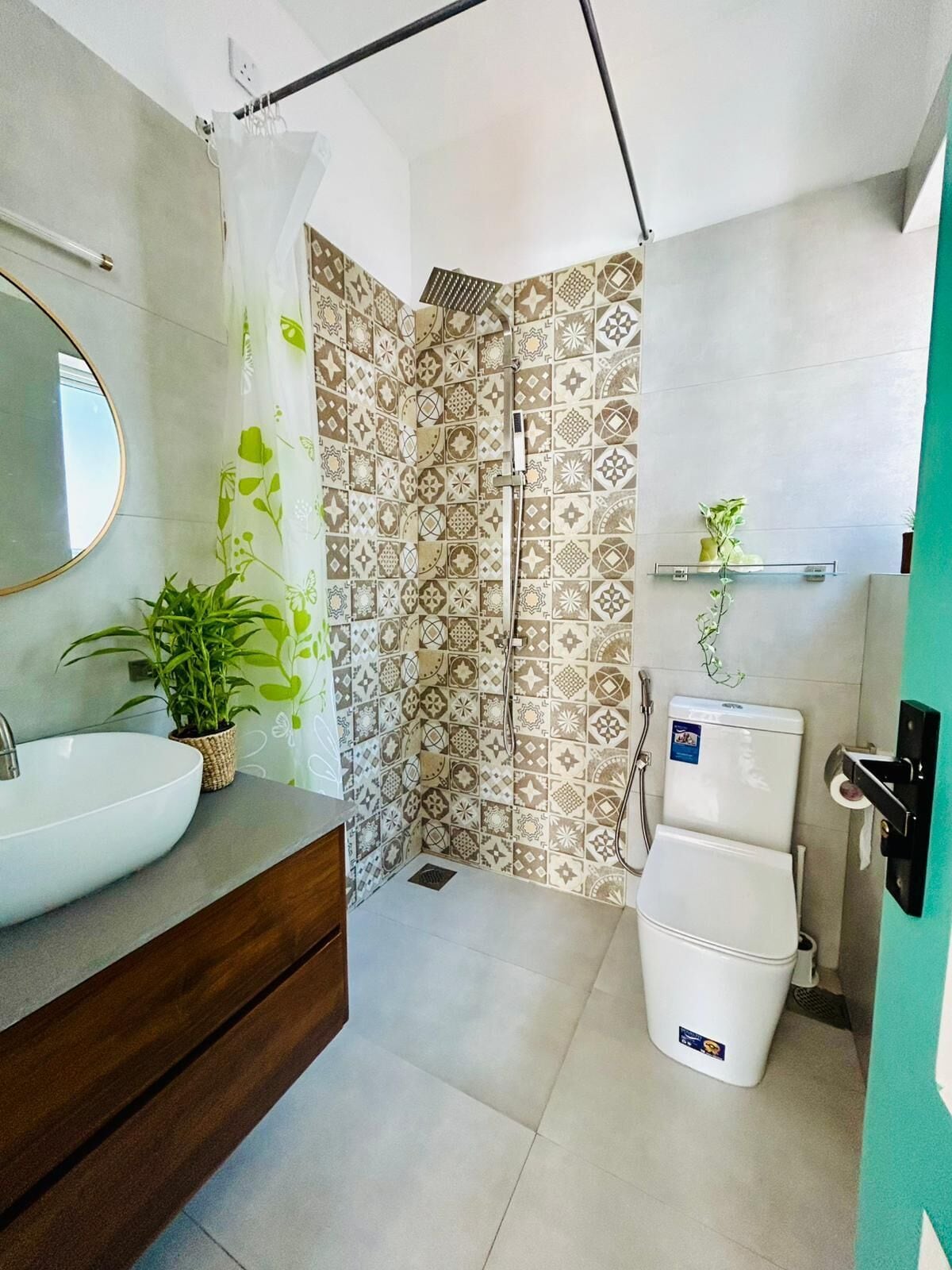 Shower, towels, soap, shampoo