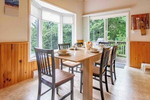 Dining - Four Mile Memories - Three Bedroom Cottage, Sleeps 6 (Kawartha Lakes)