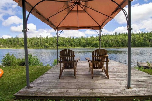 Four Mile Memories - Three Bedroom Cottage, Sleeps 6