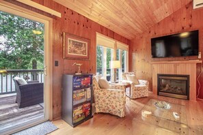 Living area - Four Mile Memories - Three Bedroom Cottage, Sleeps 6 (Kawartha Lakes)