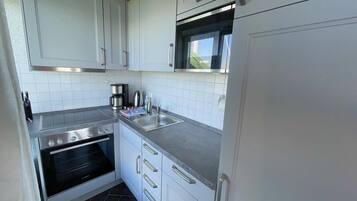 Réfrigérateur, micro-ondes, lave-vaisselle, cafetiÚre/bouilloire