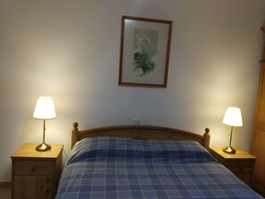 2 chambres, fer et planche à repasser, accès Internet, draps fournis
