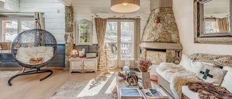 Télévision, cheminée