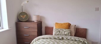 The Happy Place, welcome to this cosy home sat in a quite part of Waltham Cross.