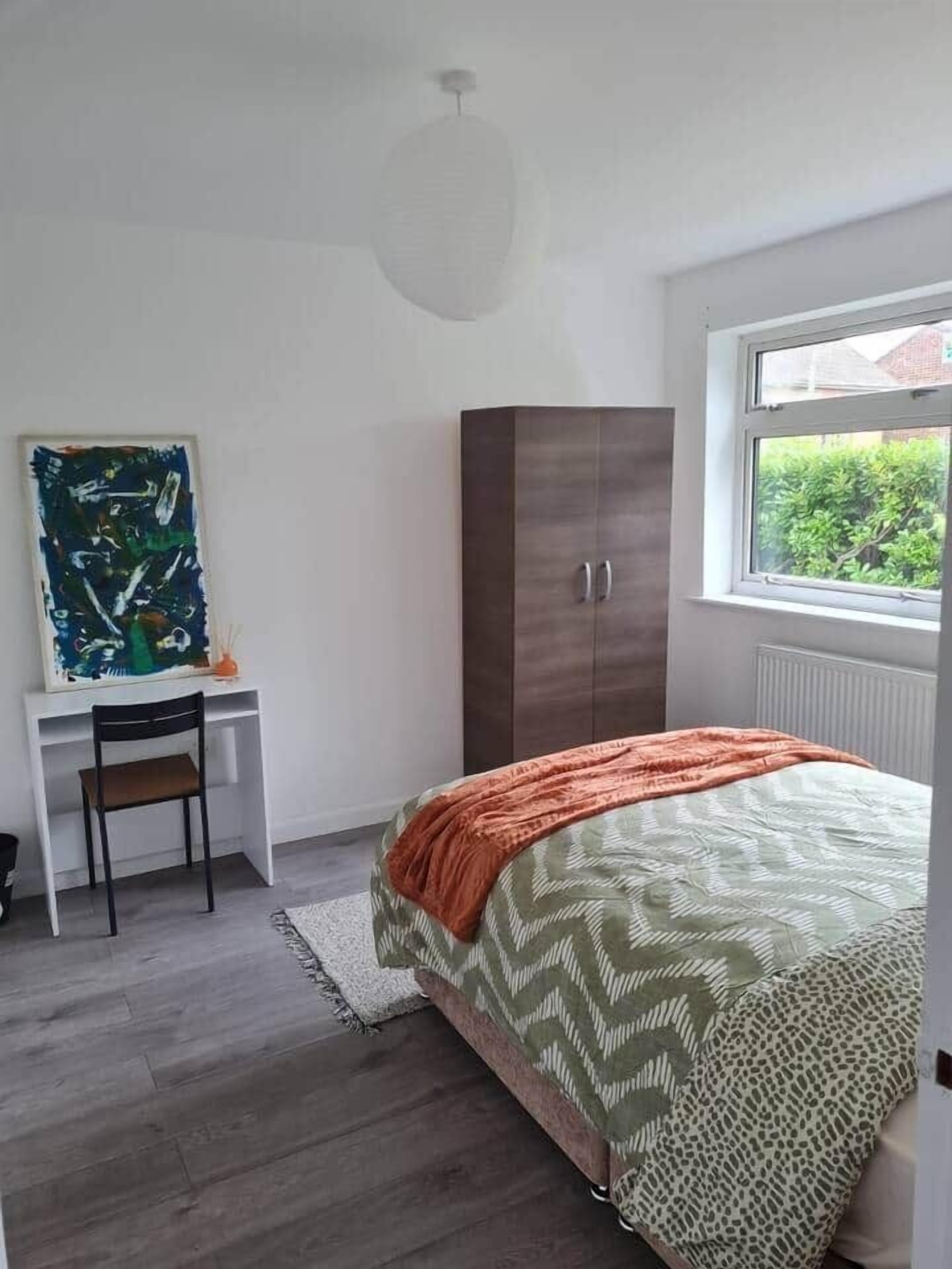 3 slaapkamers, een strijkplank/strijkijzer, wifi, beddengoed