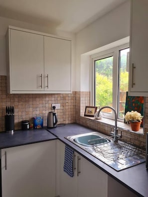 Micro-ondes, four, plaque de cuisson