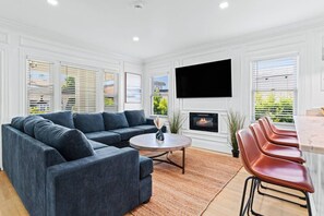 TV, fireplace