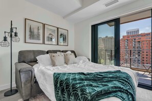 2 bedrooms, desk, iron/ironing board, WiFi