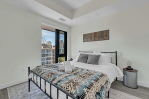 2 Schlafzimmer, Schreibtisch, Bügeleisen/Bügelbrett, WLAN