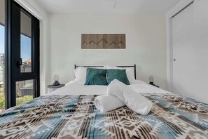 2 bedrooms, desk, iron/ironing board, WiFi