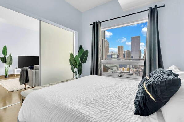 2 bedrooms, desk, iron/ironing board, WiFi