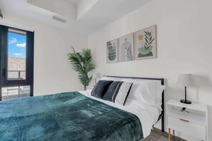 1 habitación, escritorio, tabla de planchar con plancha y wifi 