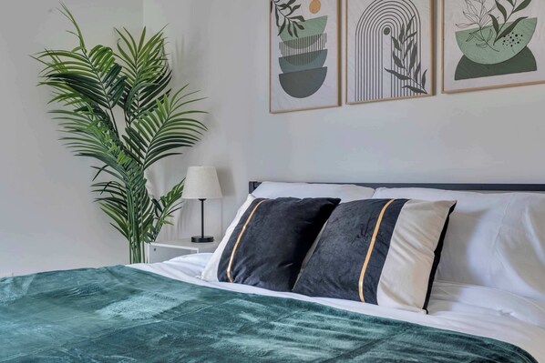 1 bedroom, desk, iron/ironing board, WiFi