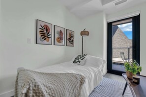 1 bedroom, desk, iron/ironing board, WiFi