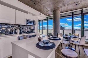 Fridge, microwave, stovetop, dishwasher