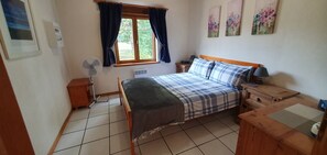 2 chambres, fer et planche à repasser, accès Internet, draps fournis