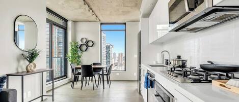 電子レンジ、オーブン、コンロ、食器洗い機