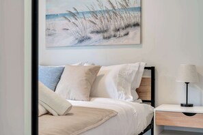 Desk, iron/ironing board, WiFi, bed sheets