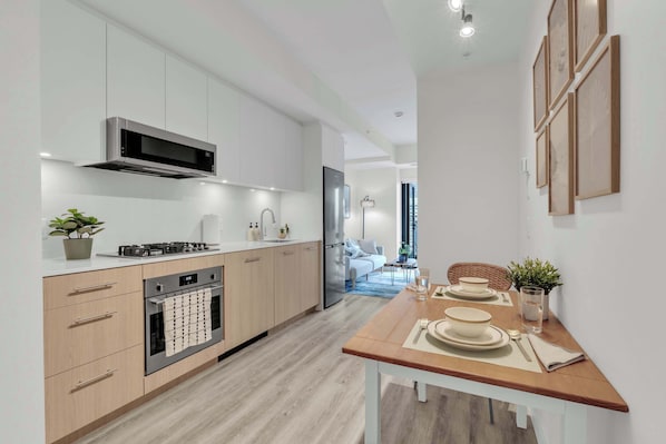 Fridge, microwave, oven, stovetop