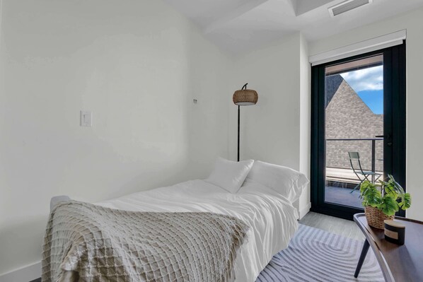 Desk, iron/ironing board, WiFi, bed sheets