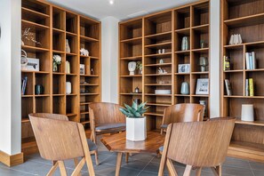 المنشأة من الداخل