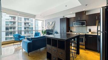 Refrigerador, microondas, parrilla de estufa y lavavajillas