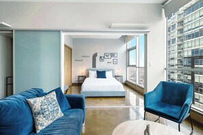 2 bedrooms, iron/ironing board, WiFi - SUB-PENT House Beltline Oasis 2BR with Panoramic Glass Windows (Calgary)