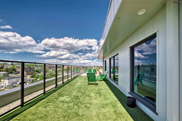 Unclassified image, 1 of 24, button