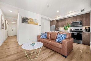 Televisión y oficina 