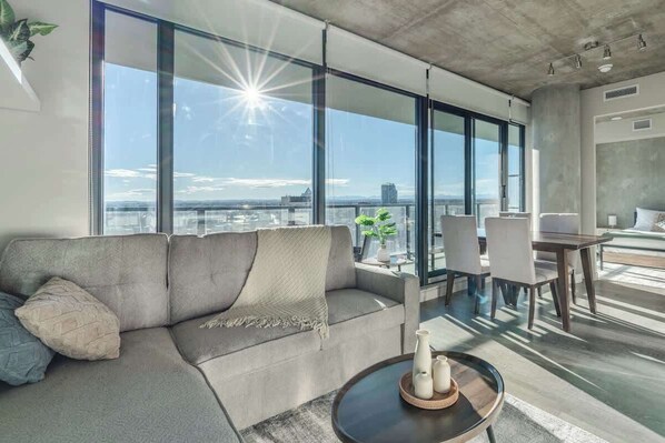 テレビ、書斎 / ワークスペース